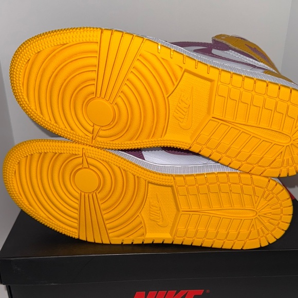 Air Jordan 1 Retro High OG Purple and Yellow 5.5Y women’s 7